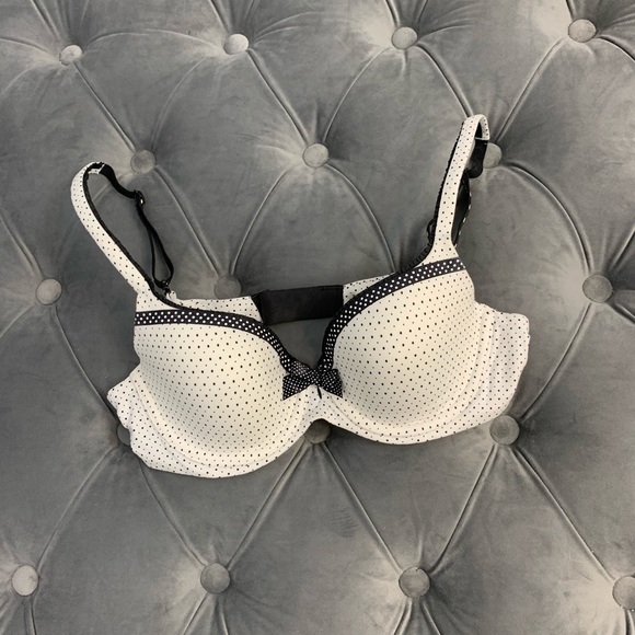 Victoria’s Secret Bra NWOT BOGO!!!!